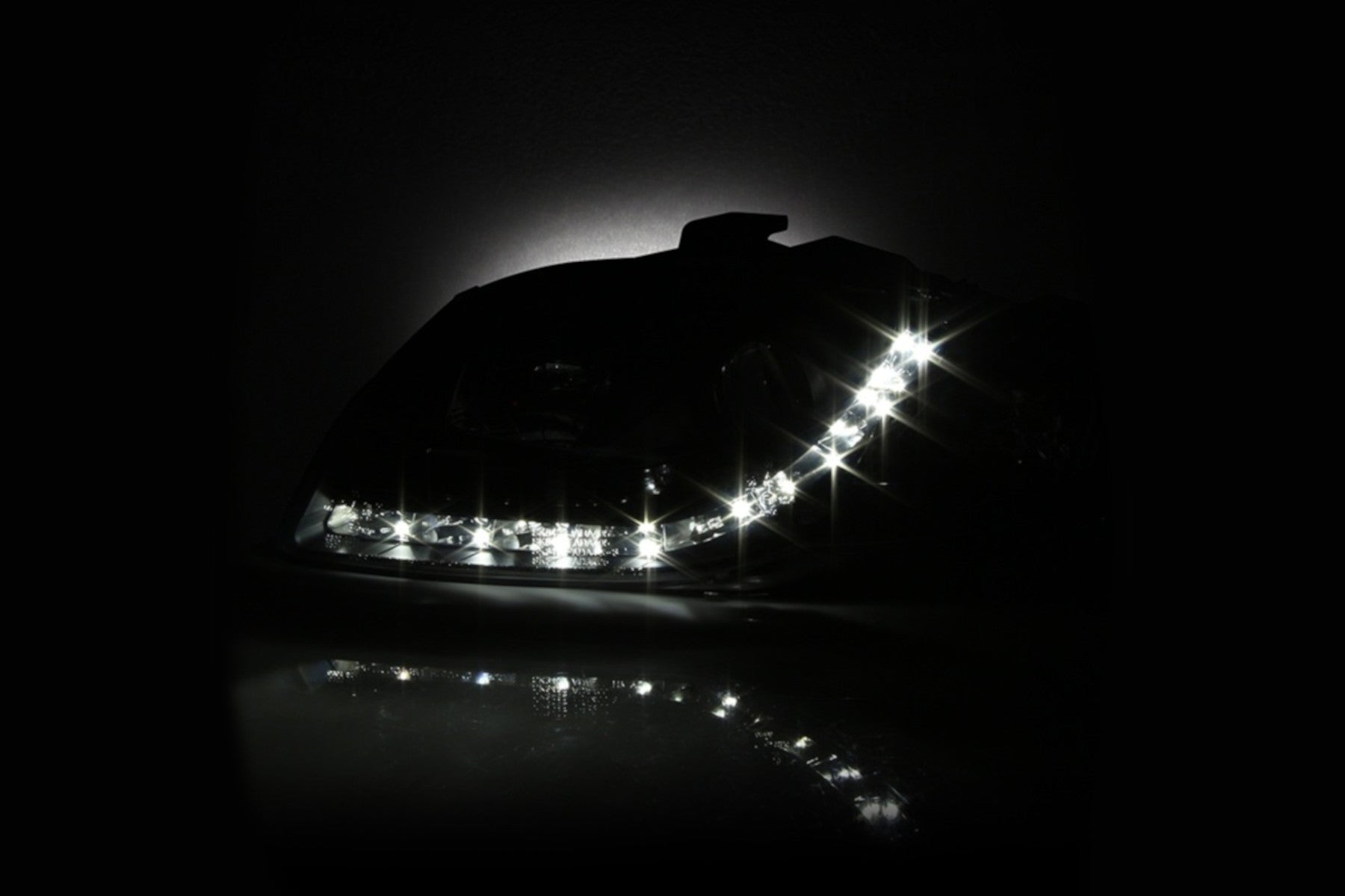 2006-2008 Audi A4 (B7) DRL Lightbar Style Black Housing Projector Headlights | SPYDER