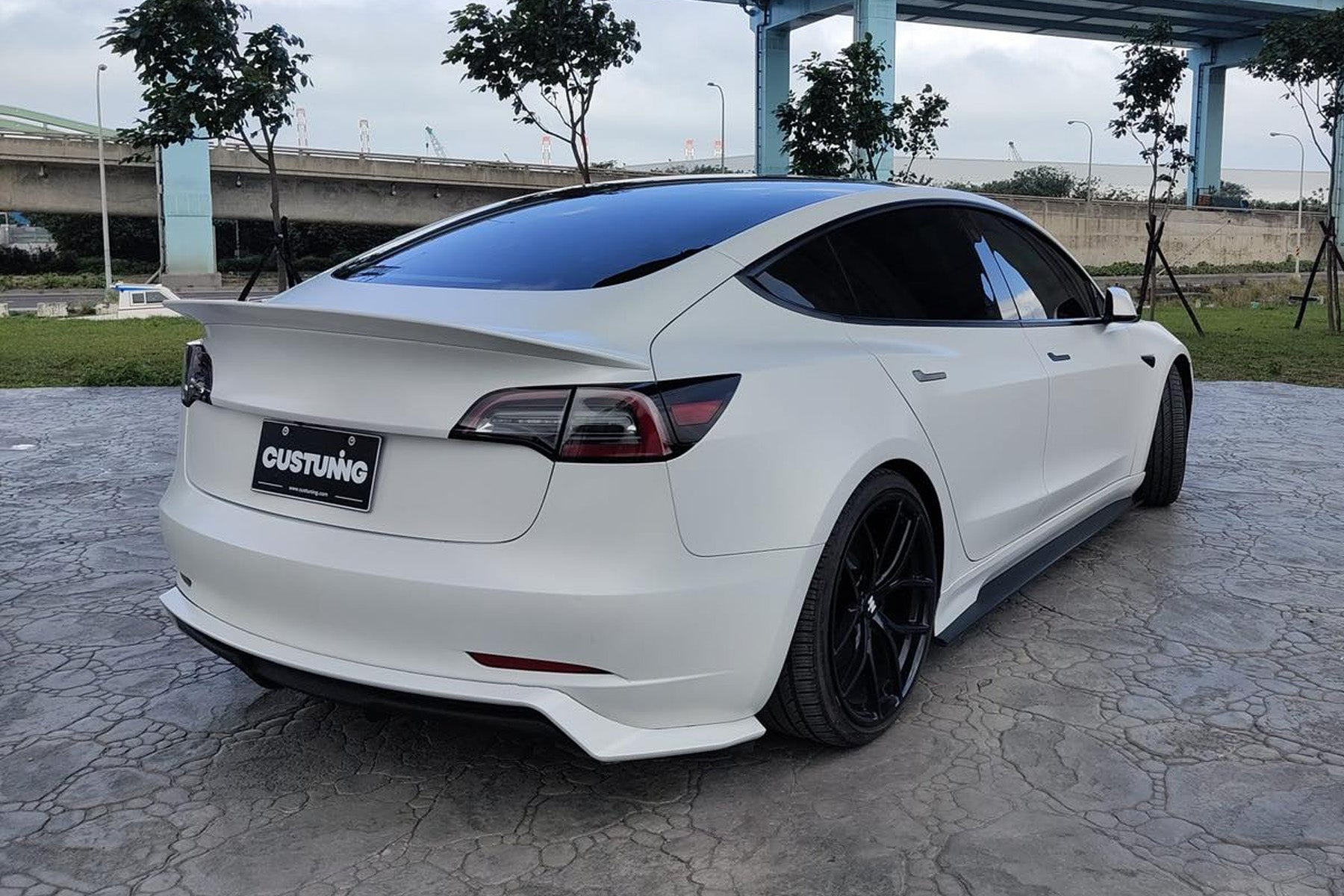 CUSTUNING Tesla Model 3 Rear Diffuser – E3Tuning