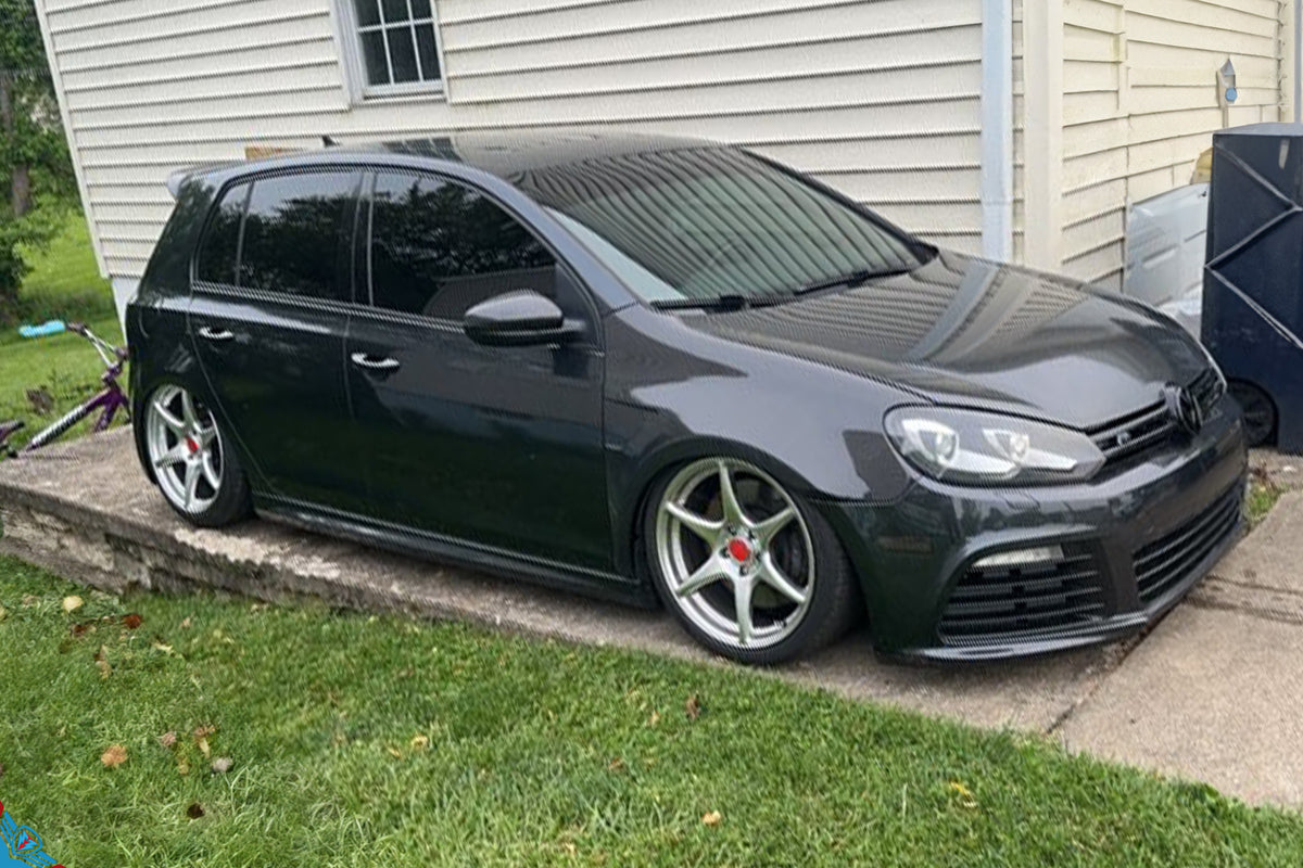 Volkswagen Golf / GTI (MK6) Carbon Fiber Fenders by SEIBON