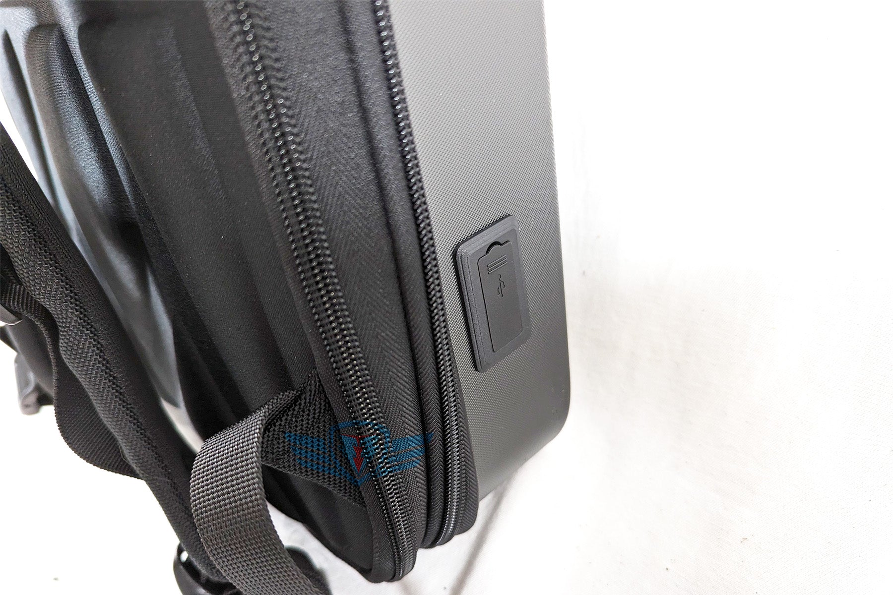 2024-2026 Tesla Cybertruck (MK1) Cybervault Style Polycarbonate/Carbon Fiber Backpack | Hansshow